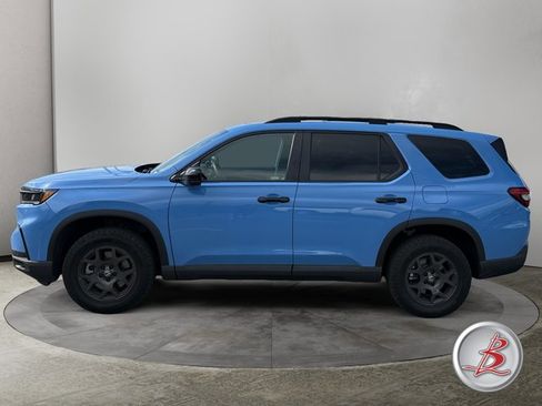 Used 2023 Honda Pilot TrailSport image 4