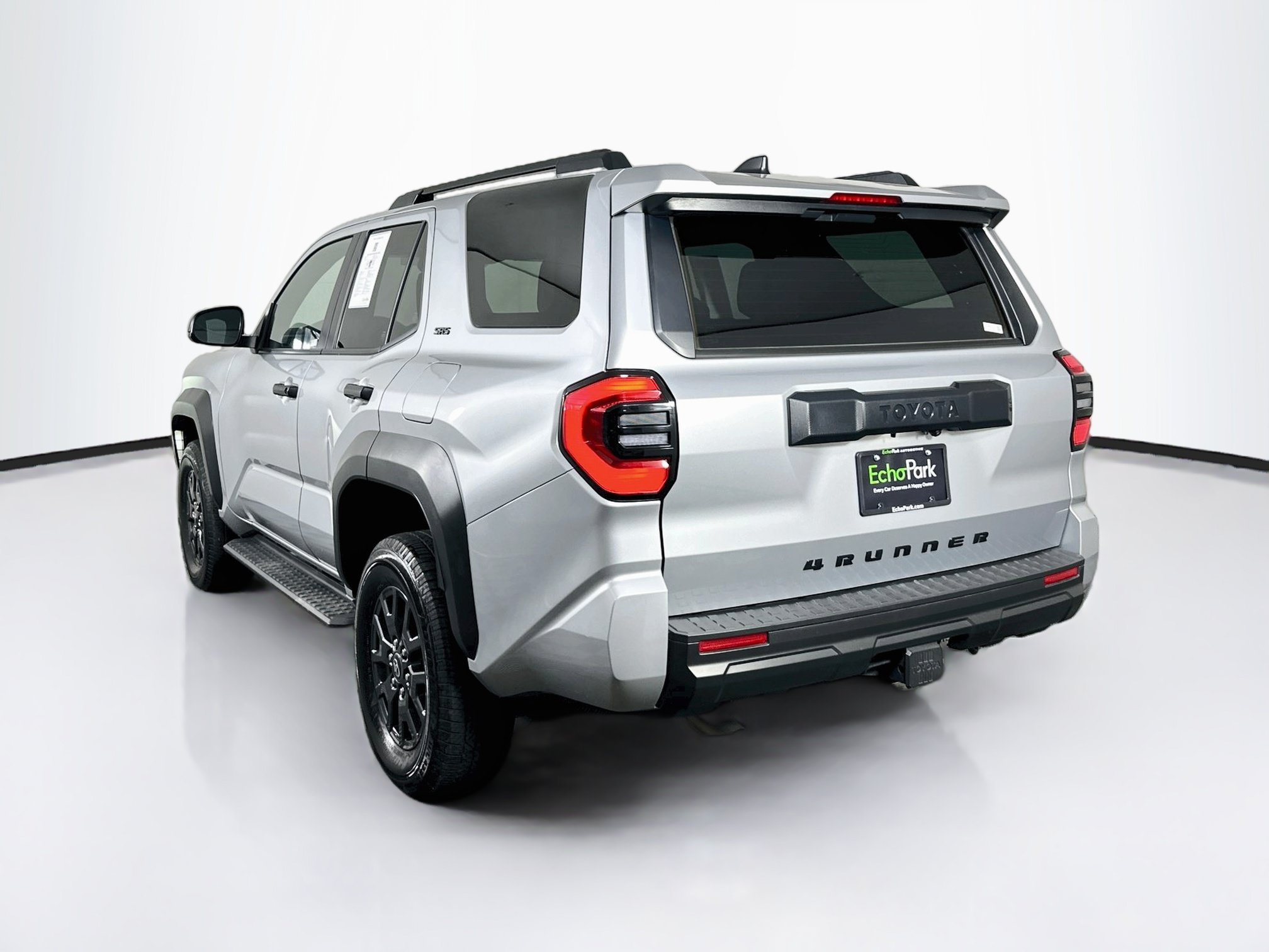 Used 2025 Toyota 4Runner SR5 AWD/4WD image 5