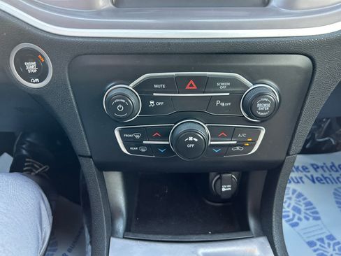 Used 2022 Dodge Charger SXT RWD image 18