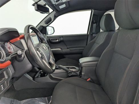 Used 2016 Toyota Tacoma TRD Off-Road image 10