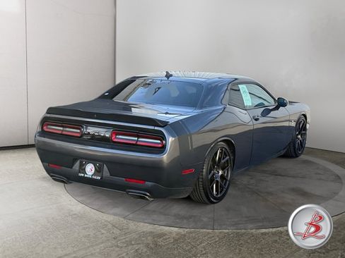 Used 2018 Dodge Challenger R/T Scat Pack w/ Leather Interior Group RWD image 7