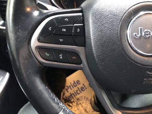 Used 2020 Jeep Cherokee Limited image 23