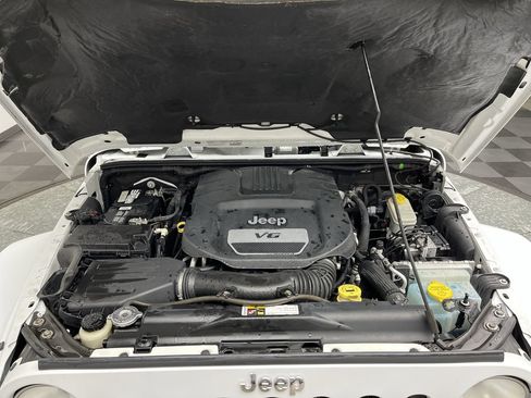 Used 2014 Jeep Wrangler Sahara w/ Dual Top Group AWD/4WD image 22