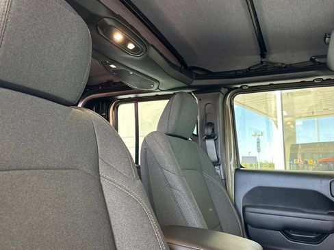 New 2026 Jeep Gladiator Sport AWD/4WD image 17