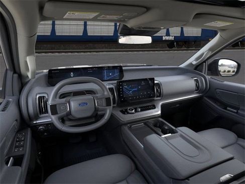 New 2025 Ford Expedition Max Active image 9