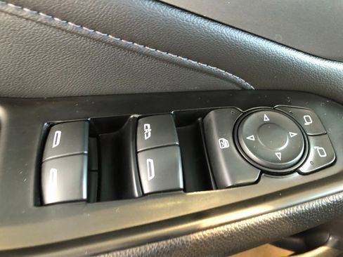 Used 2023 Chevrolet Traverse LT image 36