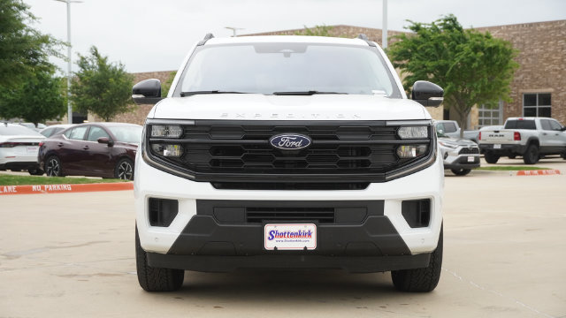 Used 2025 Ford Expedition Active AWD/4WD image 2