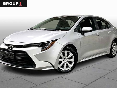 Certified 2025 Toyota Corolla LE image 1