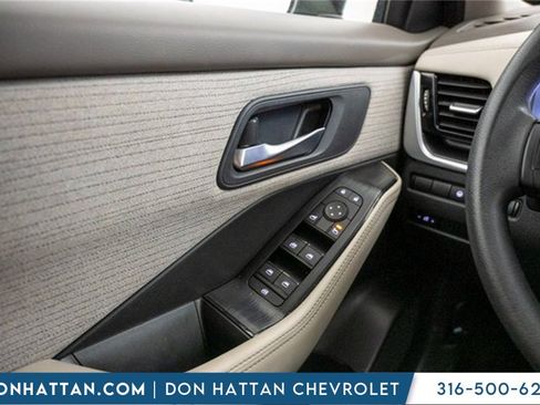 Used 2023 Nissan Rogue SV image 17