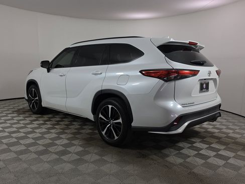 Used 2022 Toyota Highlander XSE FWD image 5