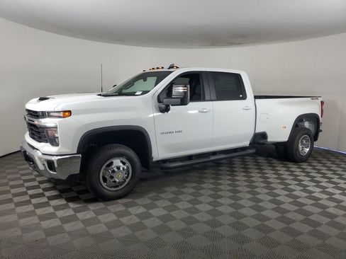 New 2026 Chevrolet Silverado 3500 LT w/ All Star Edition image 8