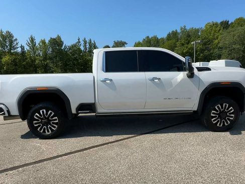 Certified 2025 GMC Sierra 2500 Denali Ultimate AWD/4WD image 9