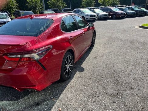Used 2022 Toyota Camry SE FWD image 8