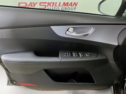 Used 2024 Kia Forte LX image 28