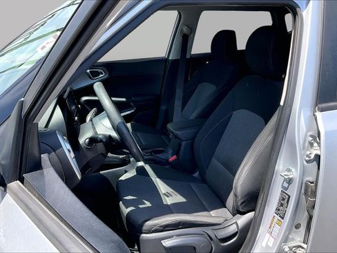 Used 2020 Kia Soul S FWD image 7