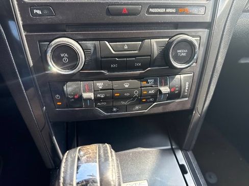 Used 2018 Ford Explorer XLT w/ Equipment Group 202A AWD/4WD image 26