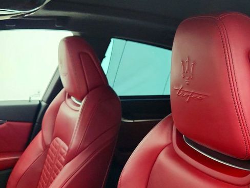 Used 2022 Maserati Levante Trofeo image 22