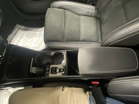 Used 2021 Volvo XC40 T5 R-Design w/ Climate Package image 26