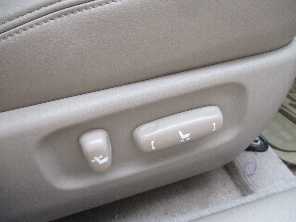 Used 2005 Toyota Camry XLE w/ VSC & Side Airbag Pkg FWD image 21