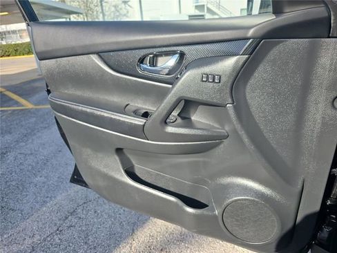 Used 2019 Nissan Rogue SL image 12