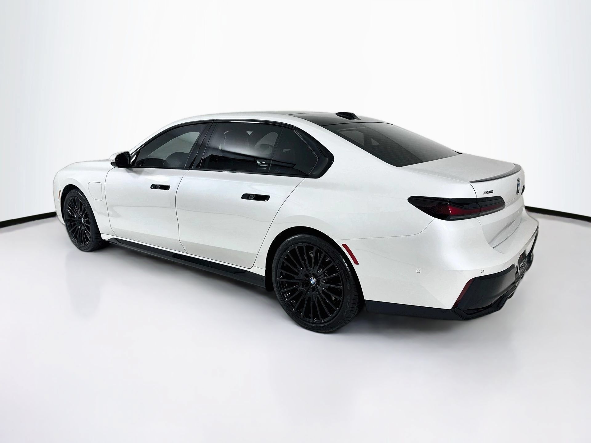 Used 2026 BMW 750e xDrive w/ Executive Package AWD/4WD image 6