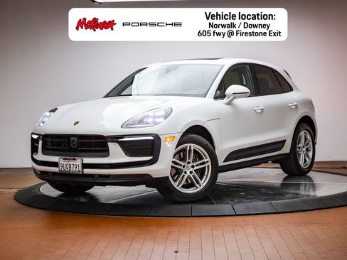 Certified 2025 Porsche Macan AWD/4WD image 1