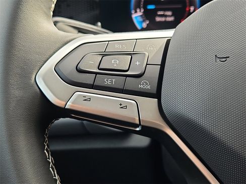 New 2025 Volkswagen Tiguan SE image 13