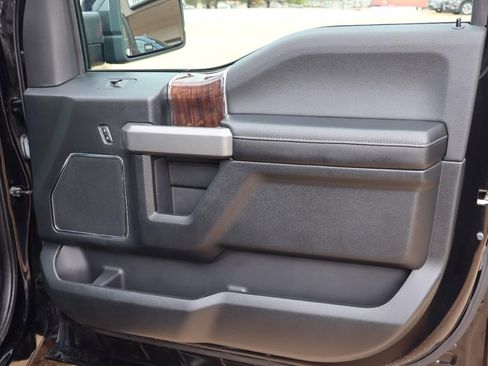 Used 2016 Ford F150 Platinum w/ Equipment Group 701A Luxury image 33