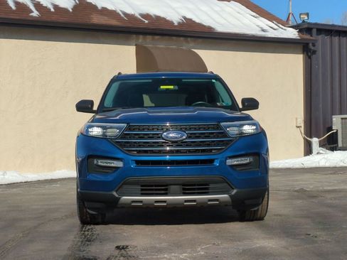 Used 2020 Ford Explorer XLT w/ Equipment Group 202A AWD/4WD image 2