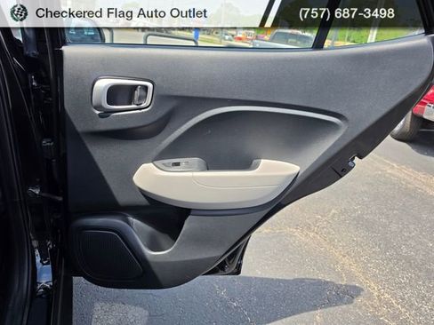 Used 2023 Hyundai Venue SEL FWD image 45