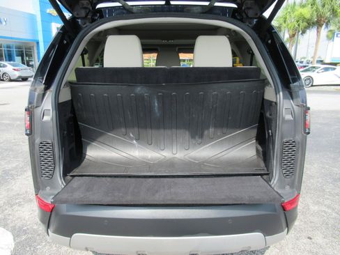 Used 2018 Land Rover Discovery HSE AWD/4WD image 39