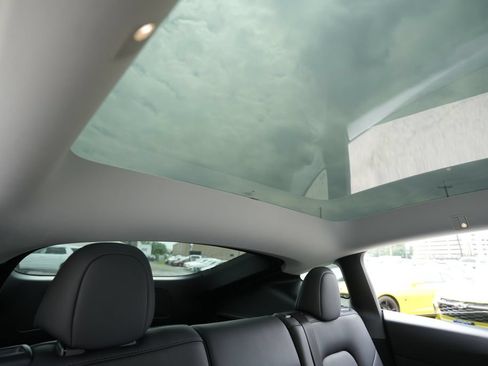 Used 2023 Tesla Model Y AWD image 30