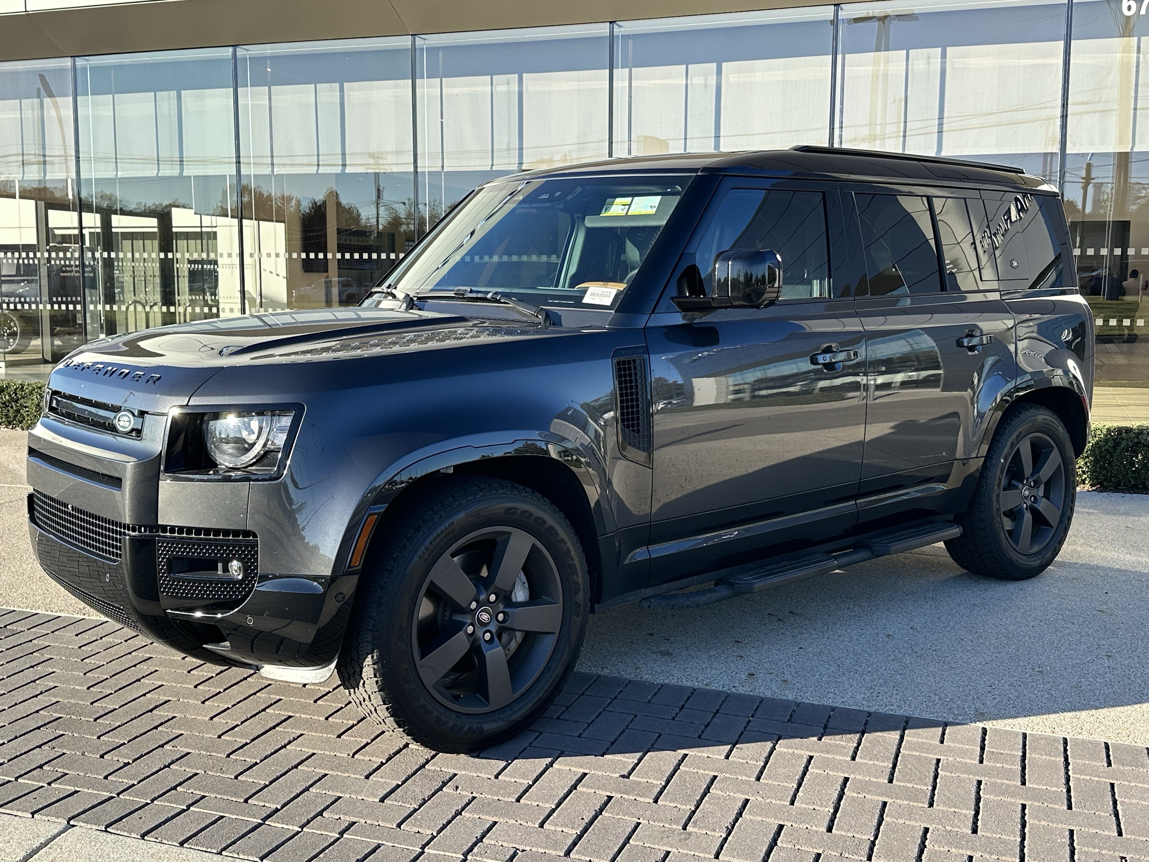 Certified 2024 Land Rover Defender 110 X-Dynamic SE AWD/4WD image 2