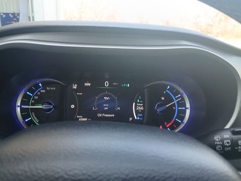 Used 2024 Chrysler Pacifica Select image 13