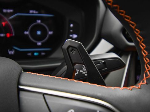 Used 2025 Lamborghini Urus SE image 39