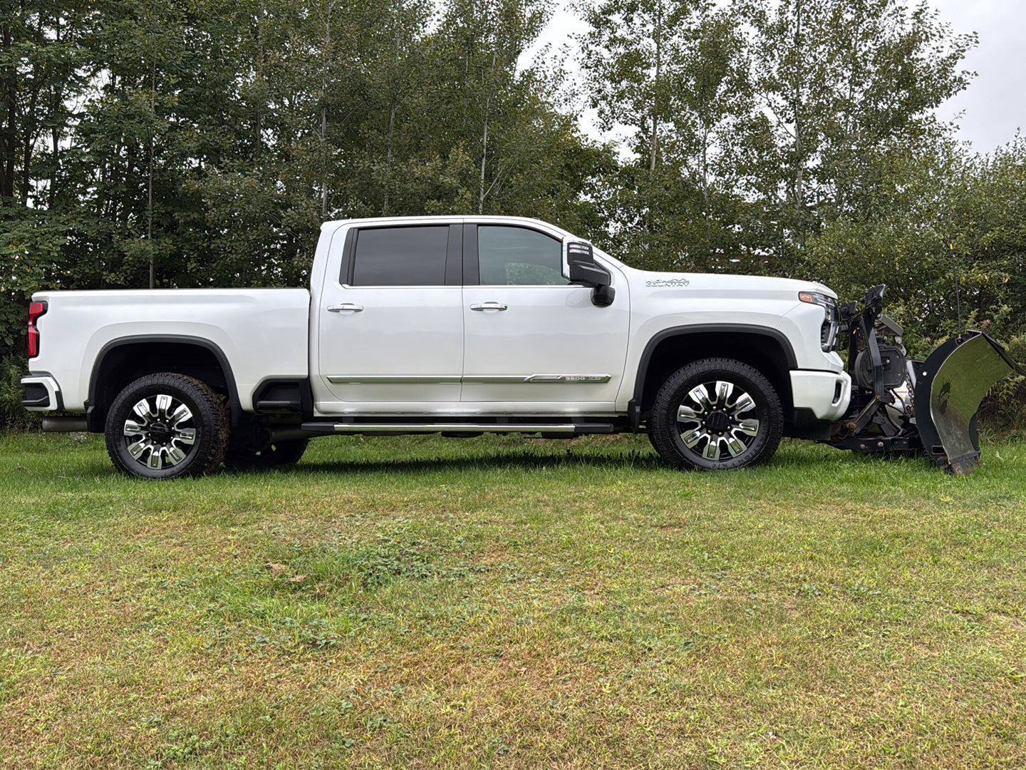 Used 2025 Chevrolet Silverado 3500 High Country w/ Technology Package AWD/4WD image 11