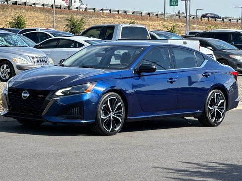 Used 2023 Nissan Altima 2.5 SR FWD image 7