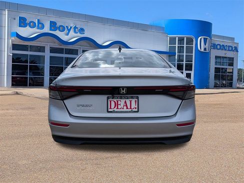 New 2025 Honda Accord SE image 4