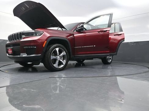 Used 2025 Jeep Grand Cherokee L Limited AWD/4WD image 42