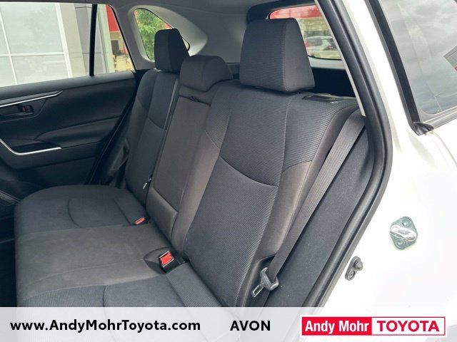 Used 2021 Toyota RAV4 LE AWD/4WD image 30