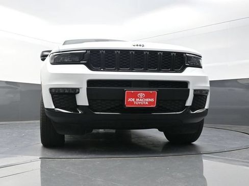 Used 2025 Jeep Grand Cherokee L Limited w/ Black Appearance Package AWD/4WD image 32