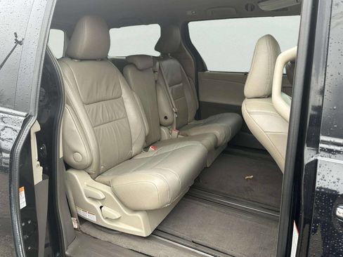 Used 2016 Toyota Sienna XLE image 14
