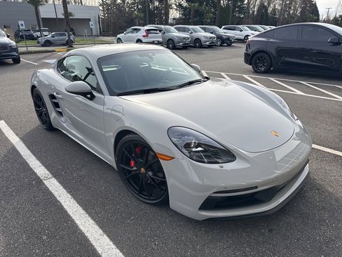 Used 2019 Porsche 718 Cayman GTS image 3