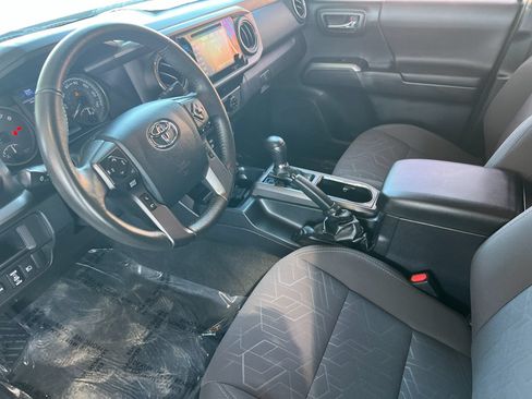Used 2018 Toyota Tacoma TRD Sport w/ Technology Package RWD image 9