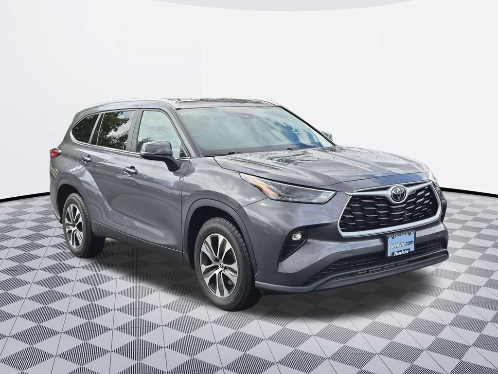 Used 2023 Toyota Highlander XLE FWD image 7