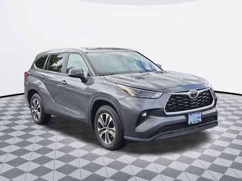 Used 2023 Toyota Highlander XLE FWD image 7