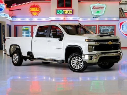 Used 2025 Chevrolet Silverado 2500 LT w/ Convenience Package AWD/4WD image 1