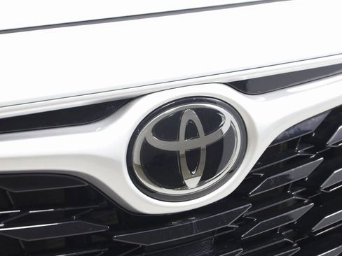 Used 2023 Toyota Highlander XLE image 17