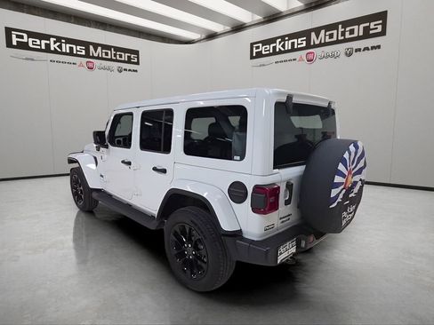 Used 2025 Jeep Wrangler Unlimited Sahara AWD/4WD image 3