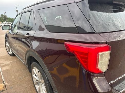 Used 2022 Ford Explorer Platinum w/ Equipment Group 601A AWD/4WD image 3